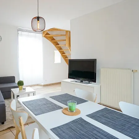 Appartement Le Duplex Villefranchois, Avec Balcon